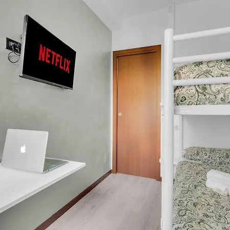 - Jacuzzi, Garden & Bbq Apartment
