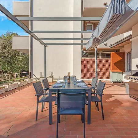 - Jacuzzi, Garden & Bbq Apartment