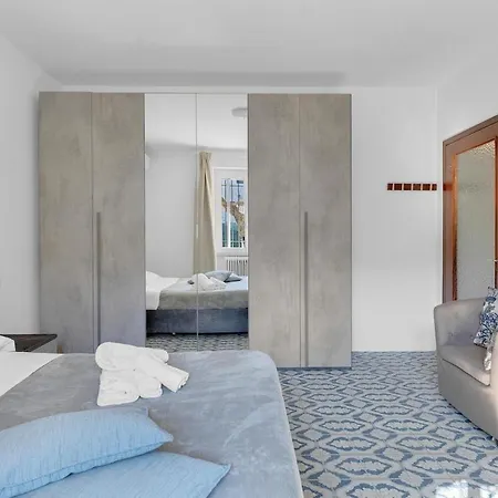 - Jacuzzi, Garden & Bbq