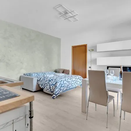 - Jacuzzi, Garden & Bbq Lejlighed Sirmione