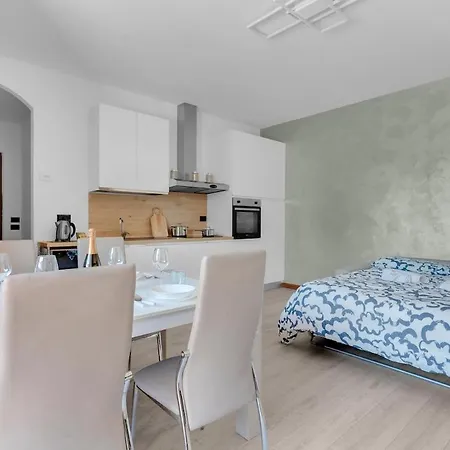 - Jacuzzi, Garden & Bbq