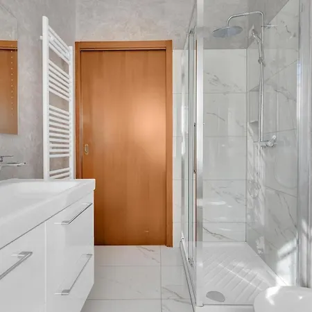 - Jacuzzi, Garden & Bbq Sirmione